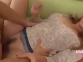 Seksikäs aasialaiset vauva paukutti
