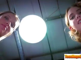 Seks actie met groot lul vullen rechts in nat poesje van tiener meisje (chloe couture & liza rowe) video-