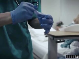 Pure tabu perv therapist dáva násťročné pacient vagína skúška
