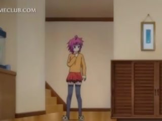 Tonåriga animen sötnos checking henne tuttarna i den spegel