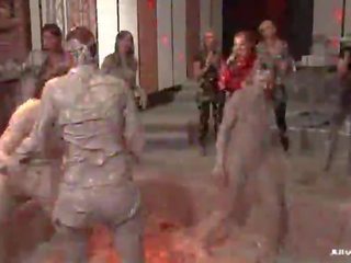 거대한 진흙 싸움 비디오