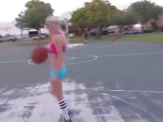 Sportovní drobounký blondýnka dospívající