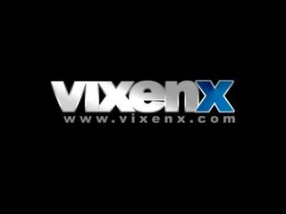 Vixenx dwa gorące brunetka wiek dojrzewania robienie loda i seks trójkąt